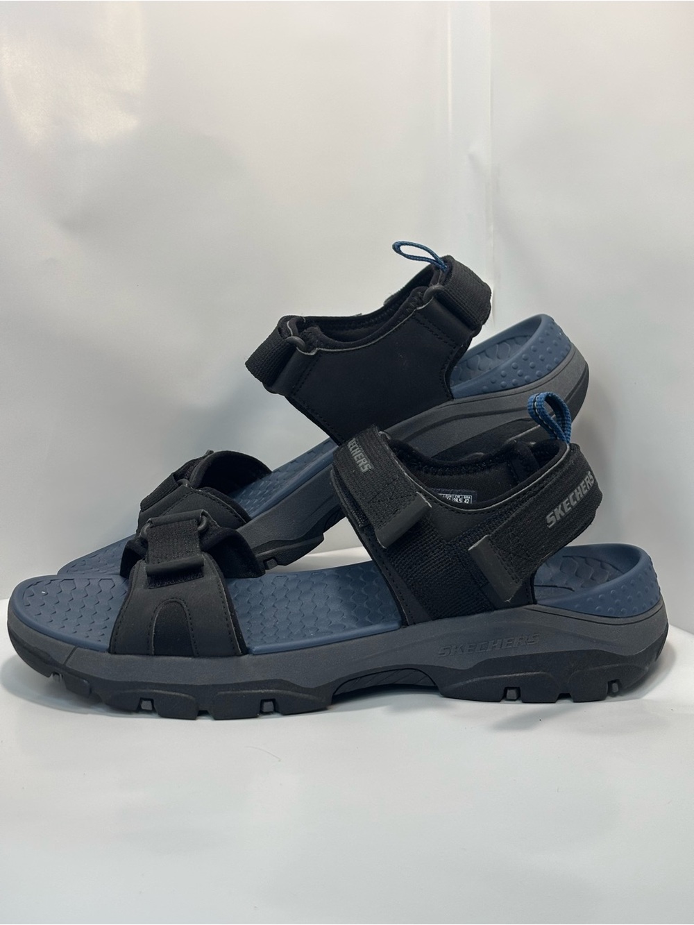 Skechers Relaxed Fit Tresmen-Garo Men's US Size 10.5 Black Strap Blue Footbed